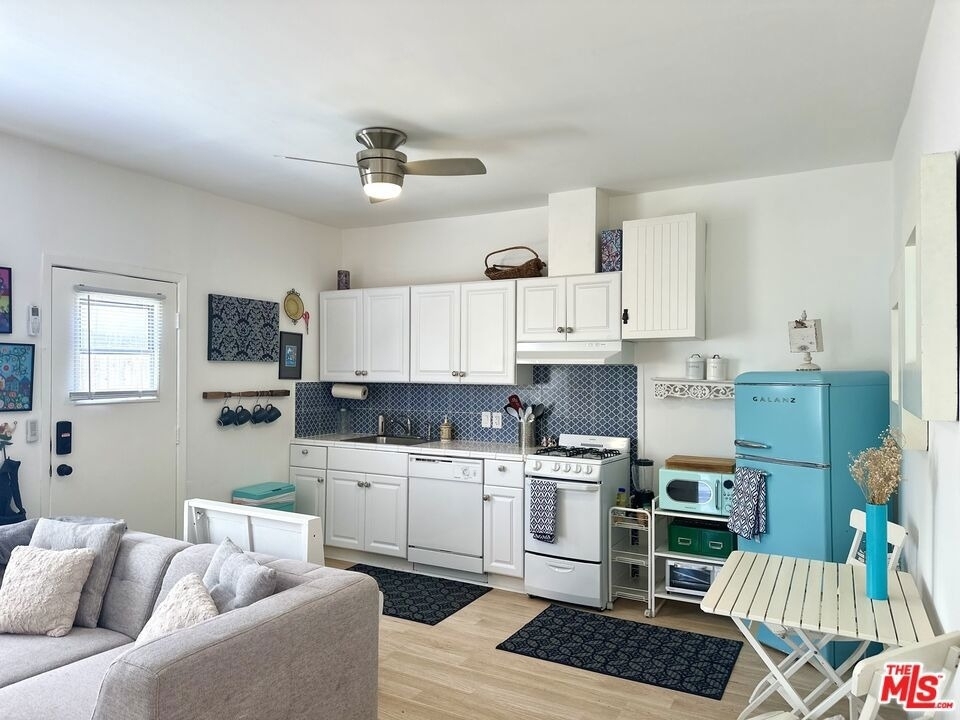 1210 1/2 S Stanley Avenue - Photo 10