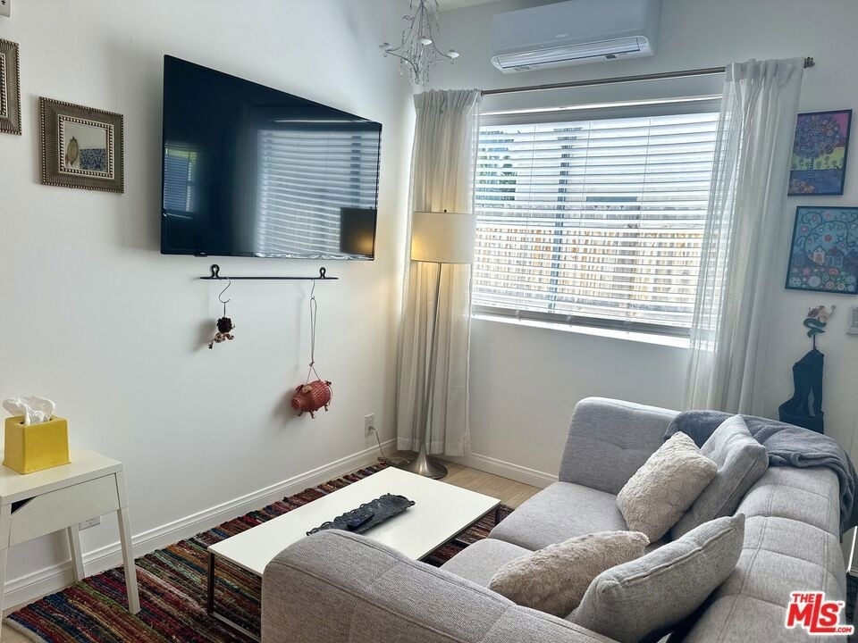 1210 1/2 S Stanley Avenue - Photo 22
