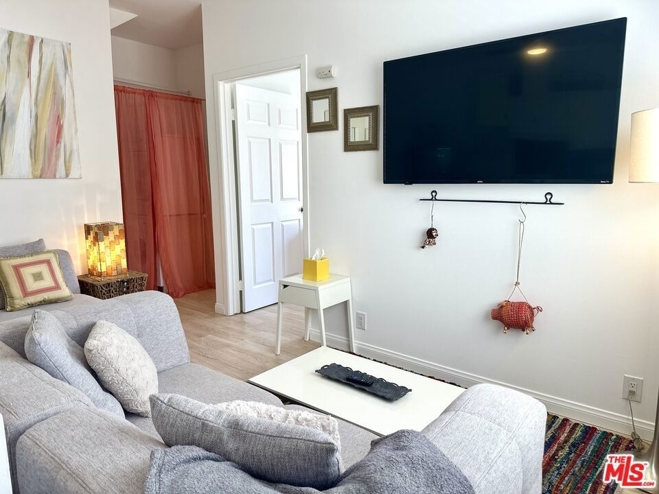 1210 1/2 S Stanley Avenue - Photo 14