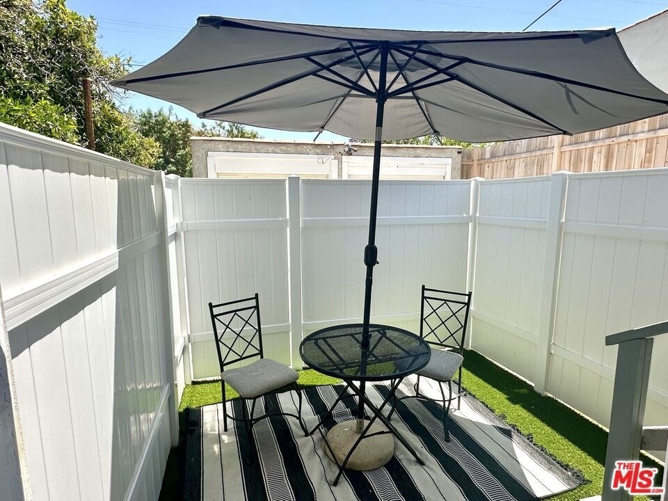 1210 1/2 S Stanley Avenue - Photo 17