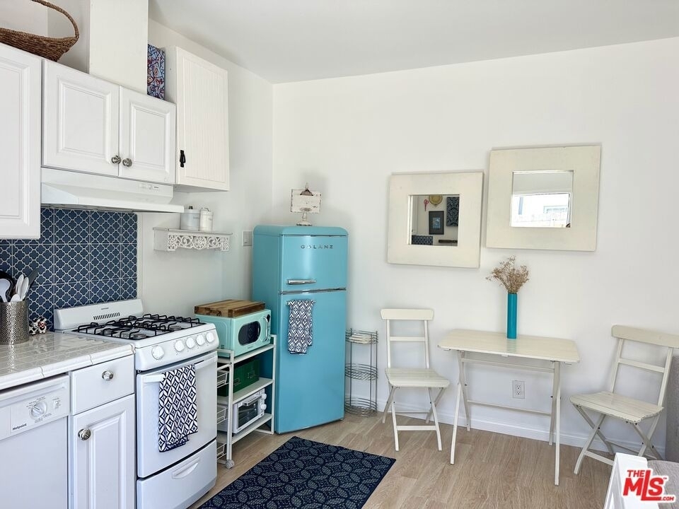 1210 1/2 S Stanley Avenue - Photo 1