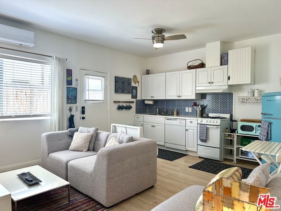 1210 1/2 S Stanley Avenue - Photo 21