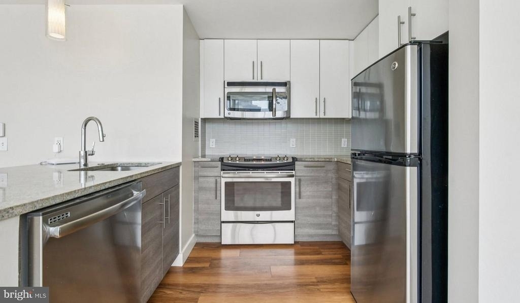 2200 Benjamin Franklin Parkway - Photo 14