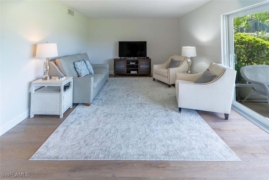 96 Glades Boulevard - Photo 4