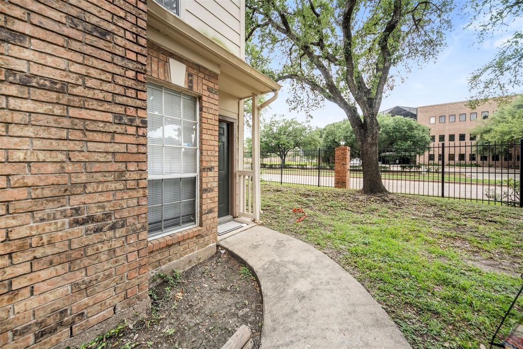 2626 Holly Hall - Photo 22