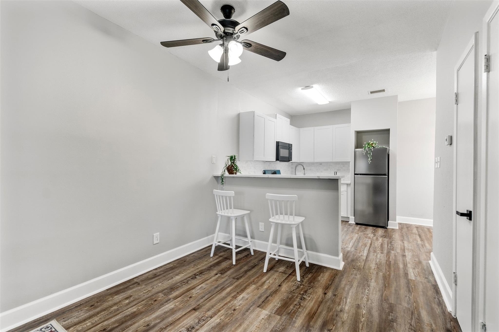 2626 Holly Hall - Photo 10