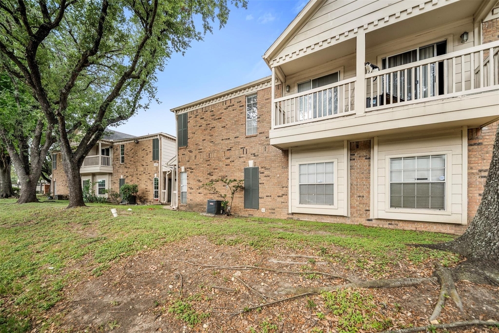 2626 Holly Hall - Photo 21
