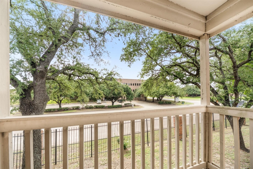 2626 Holly Hall - Photo 19