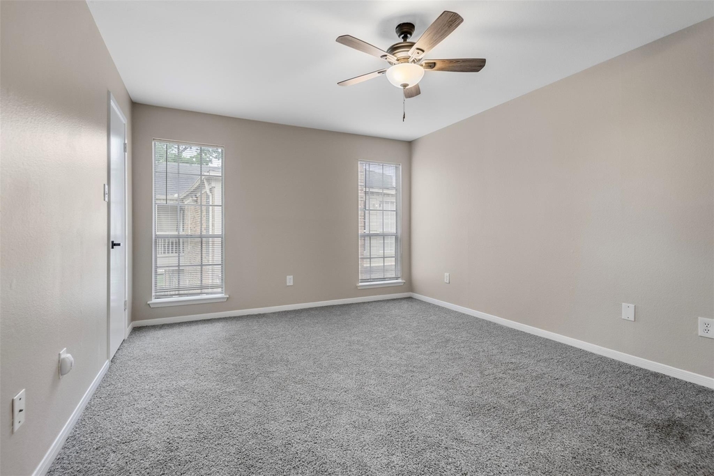 2626 Holly Hall - Photo 11