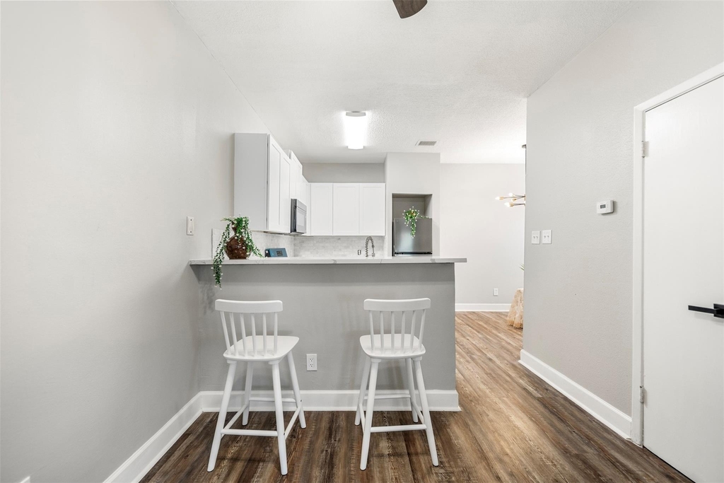 2626 Holly Hall - Photo 9
