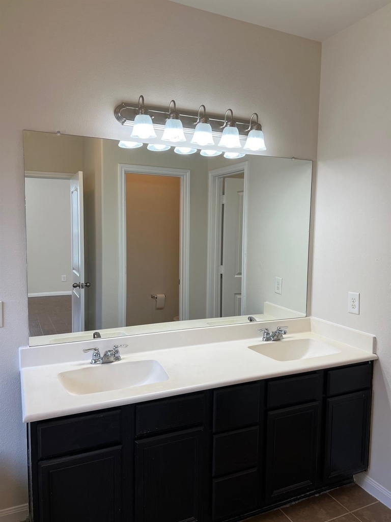 1238 S Maple Drive - Photo 4