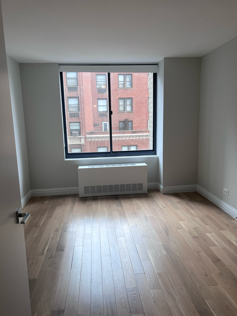 West 48th Street - Photo 7