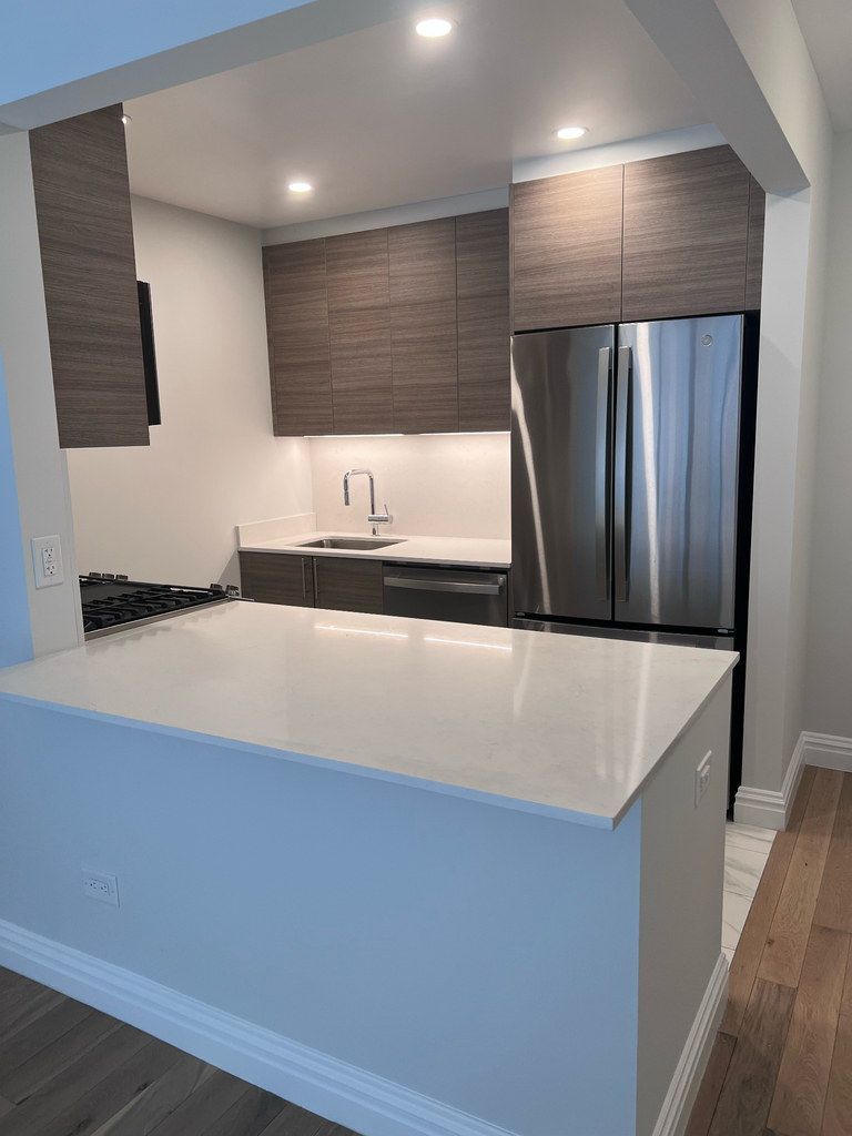 West 48th Street - Photo 6