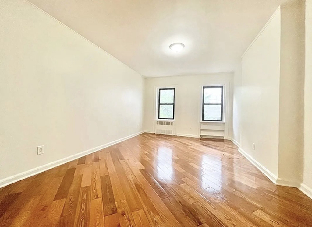 953 Amsterdam Avenue - Photo 2