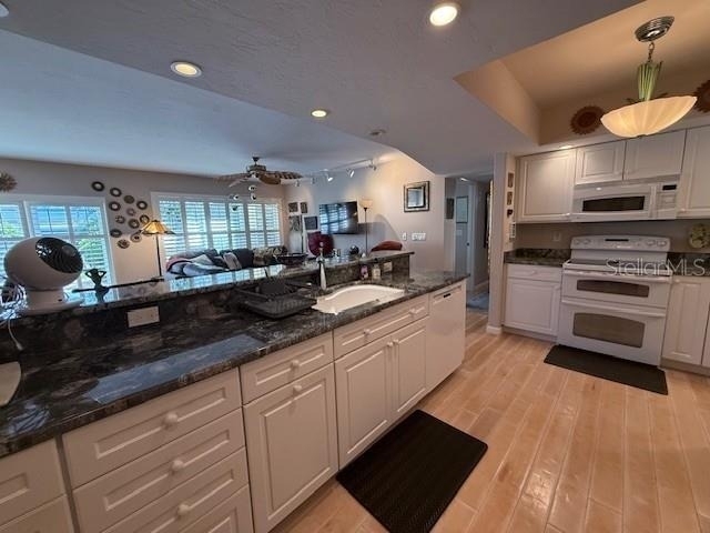3806 Gulf Of Mexico Drive - Photo 4