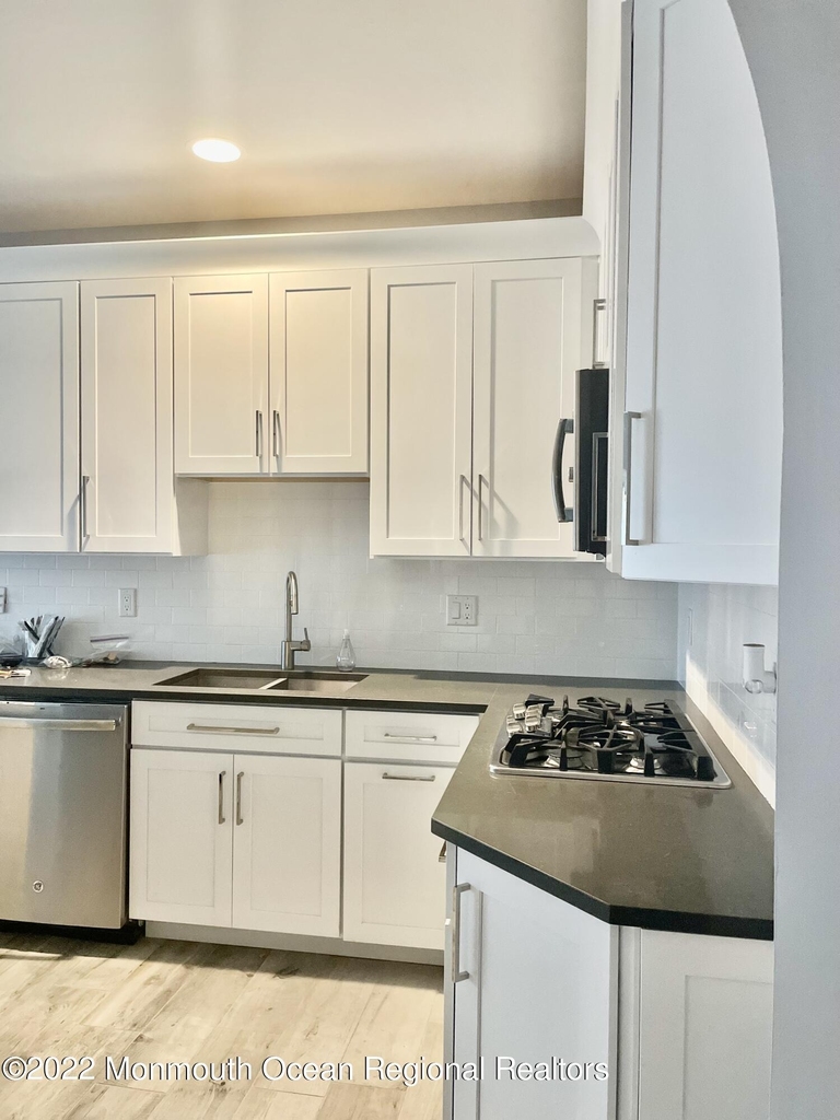 15 Riviera Drive - Photo 3