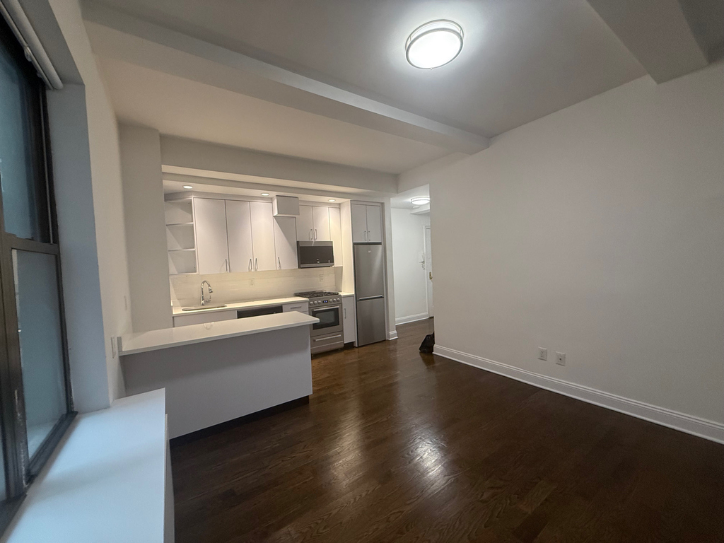 140 East 46th Street - Photo 2