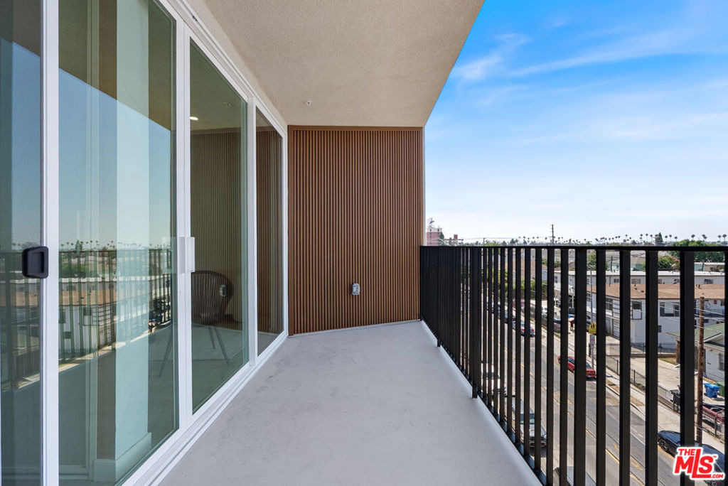 1124 S Normandie Avenue - Photo 7