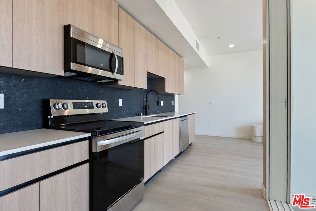 1124 S Normandie Avenue - Photo 6