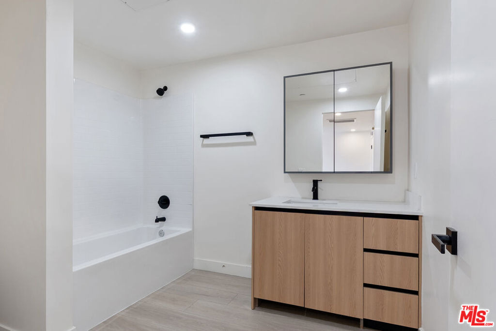 1124 S Normandie Avenue - Photo 12