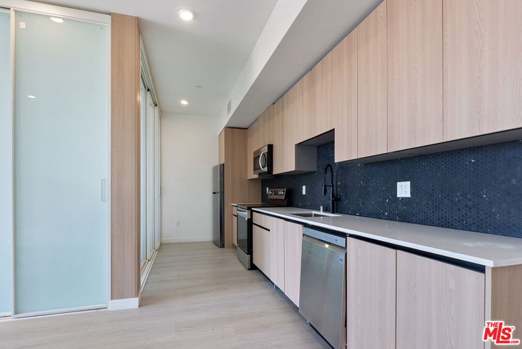 1124 S Normandie Avenue - Photo 5