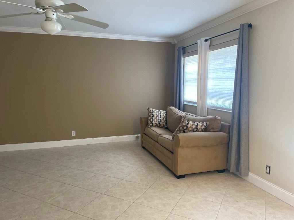 564 Brittany L - Photo 5