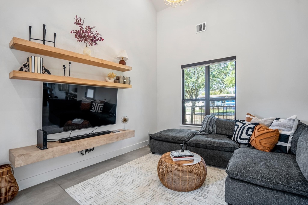 207 Lockwood Drive - Photo 8