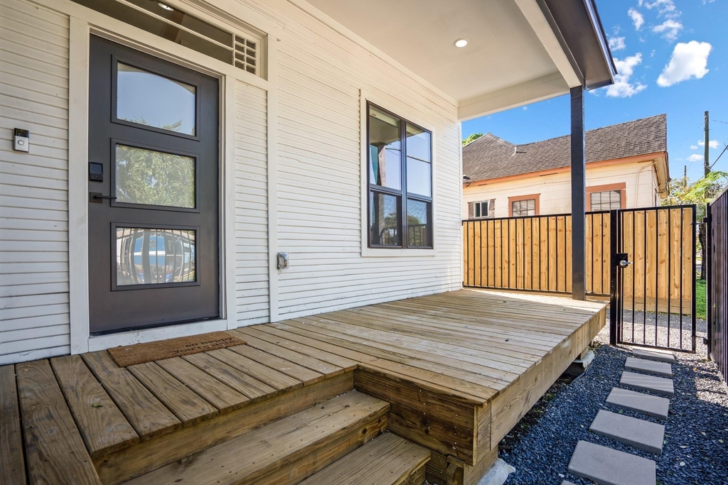 207 Lockwood Drive - Photo 3