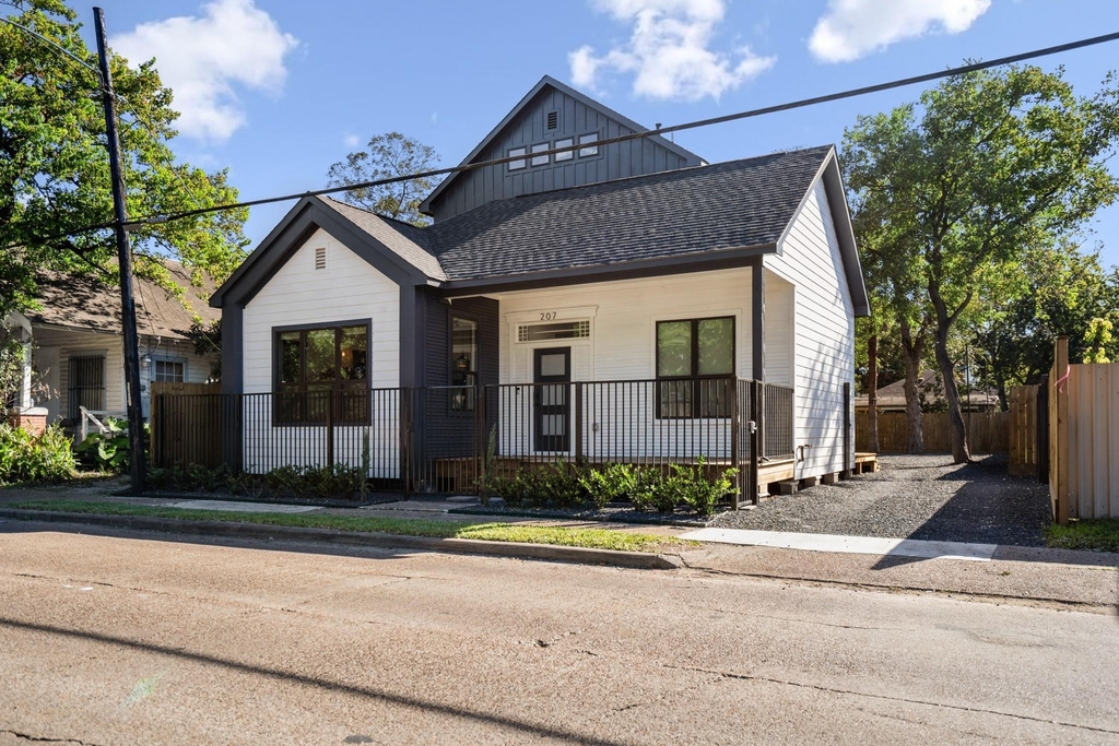 207 Lockwood Drive - Photo 1