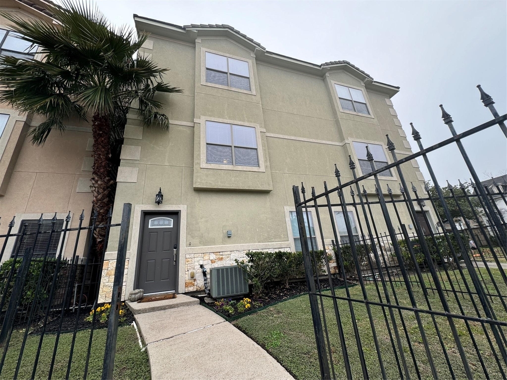 2540 Prospect Street - Photo 0