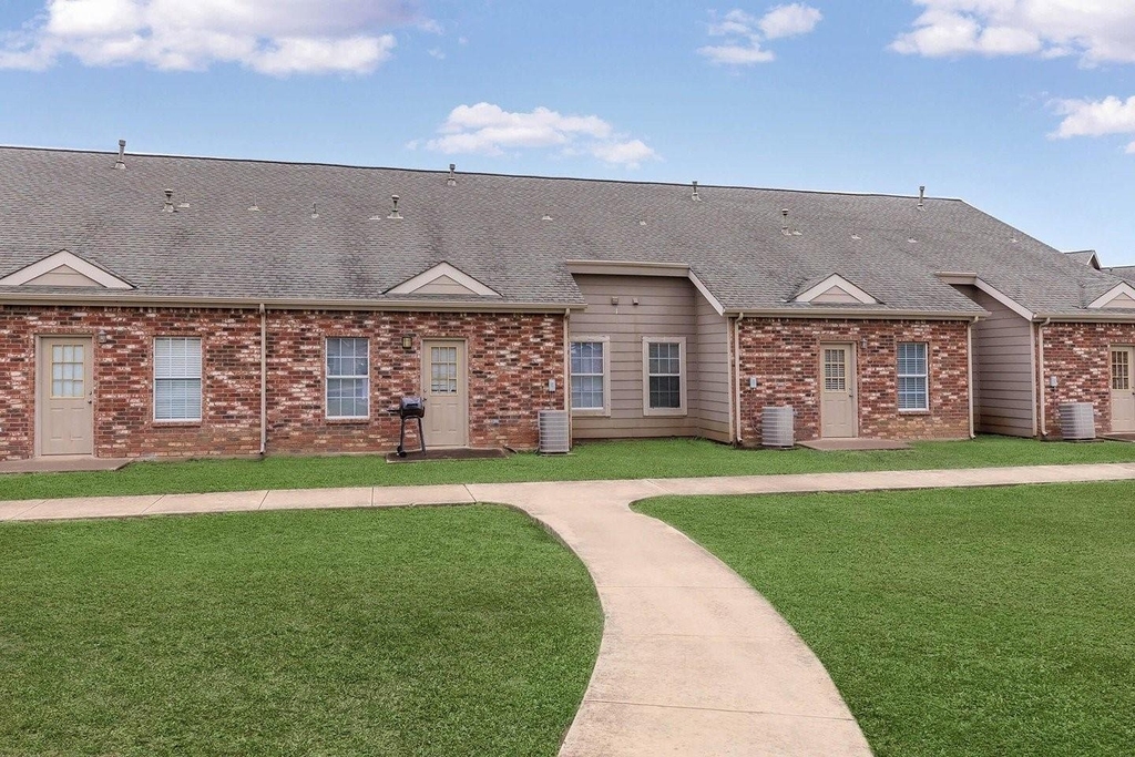 9257 Somerset Rd - Photo 2