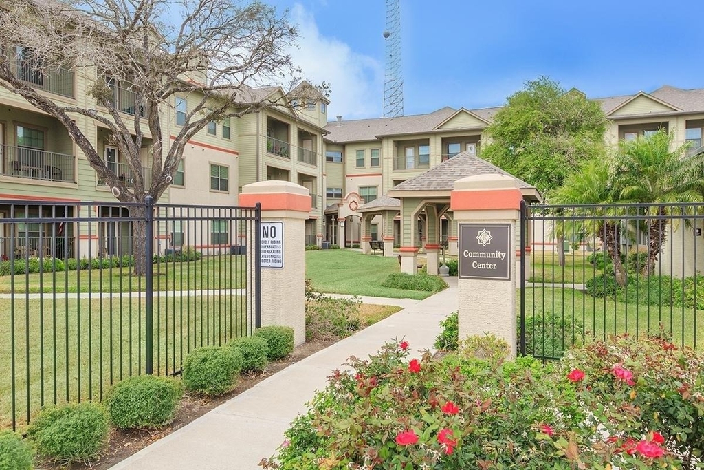 200 W Yoakum Ave Avenue - Photo 3