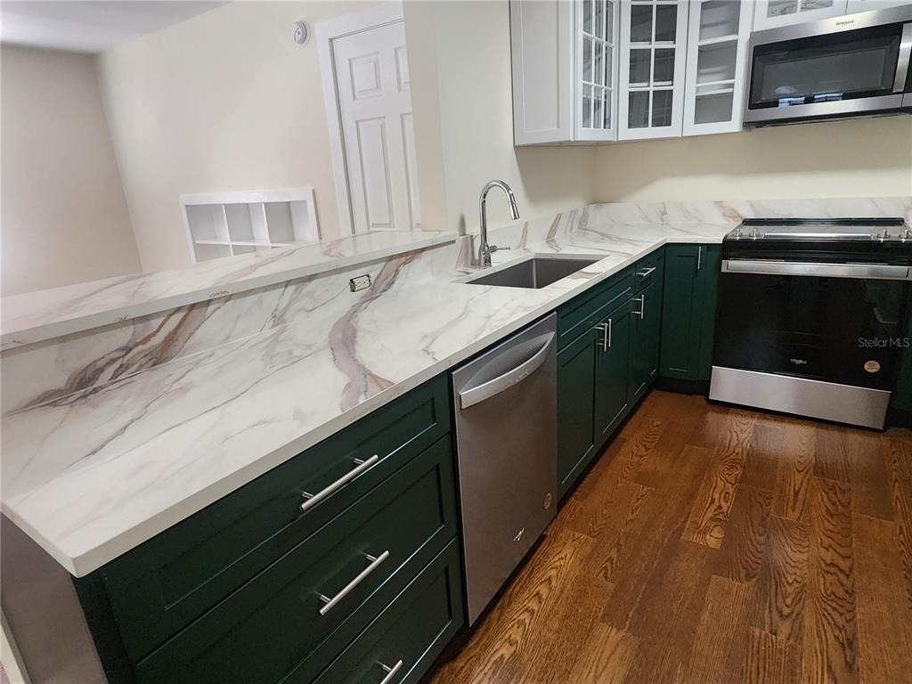 565 Golden Gate Point - Photo 6