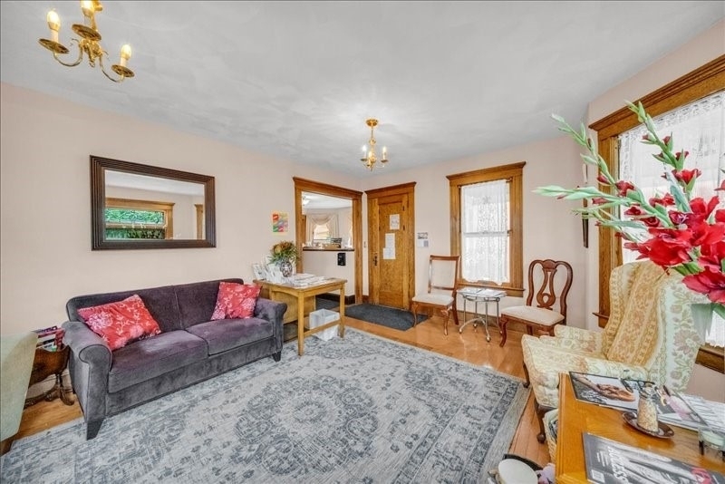 217 Jefferson Avenue - Photo 3