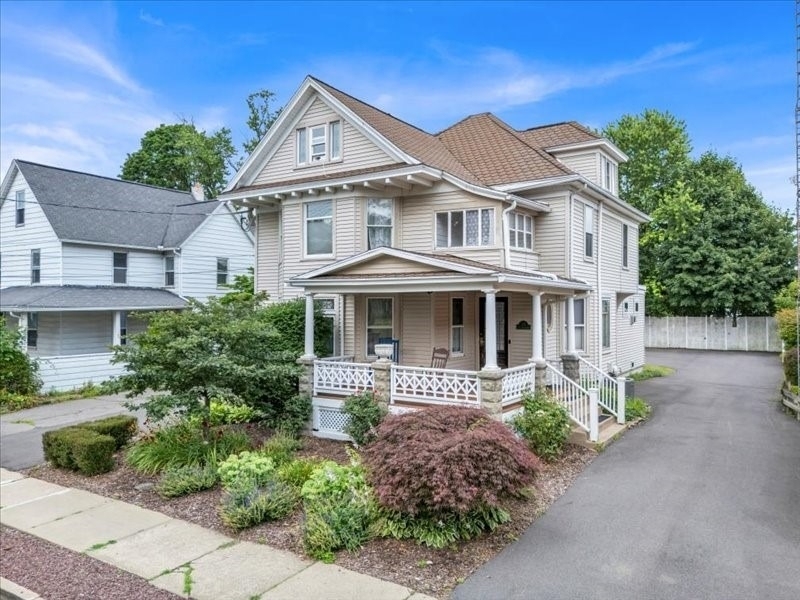 217 Jefferson Avenue - Photo 0