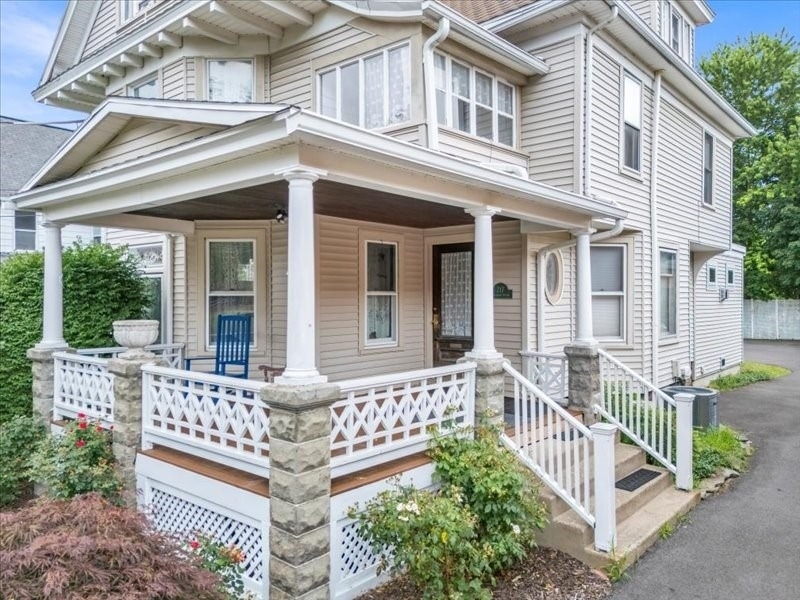 217 Jefferson Avenue - Photo 2