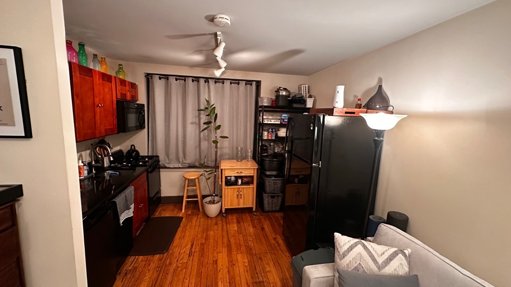424 East 14th Street - Photo 10