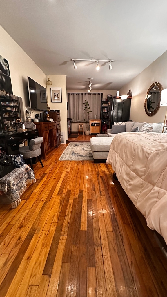 424 East 14th Street - Photo 2