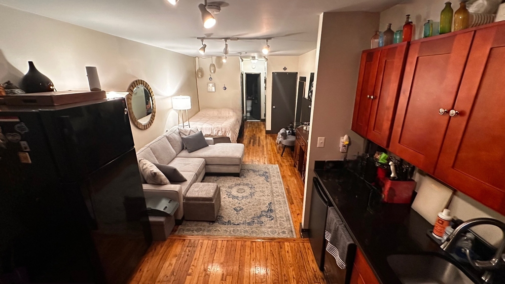 424 East 14th Street - Photo 8