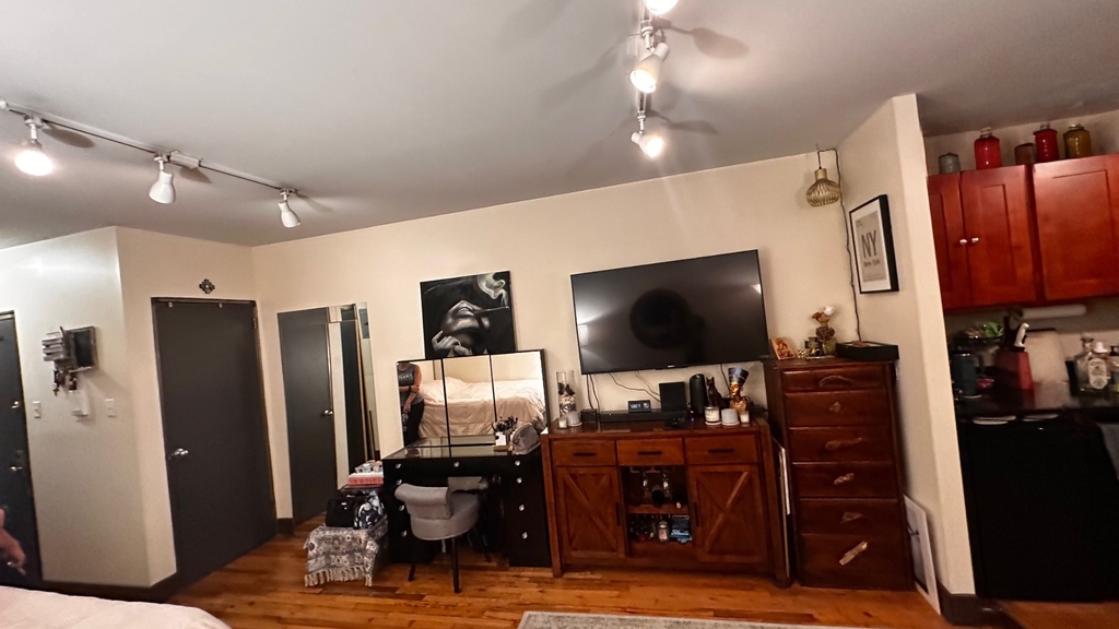 424 East 14th Street - Photo 7