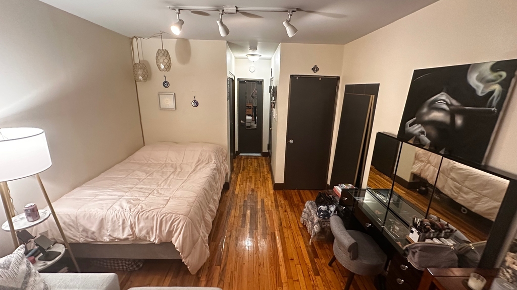 424 East 14th Street - Photo 6