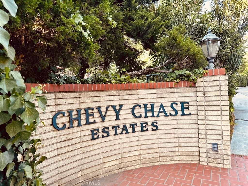 2255 E Chevy Chase Drive - Photo 47