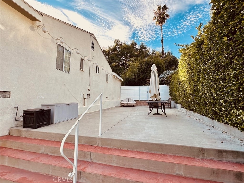 2255 E Chevy Chase Drive - Photo 43