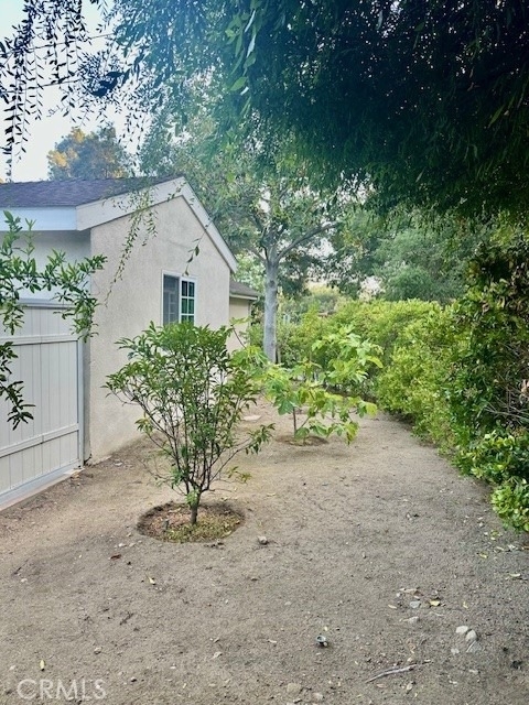 2255 E Chevy Chase Drive - Photo 29