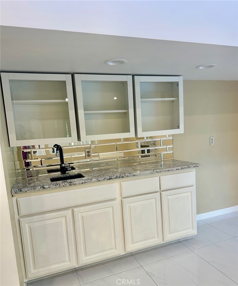 2255 E Chevy Chase Drive - Photo 4