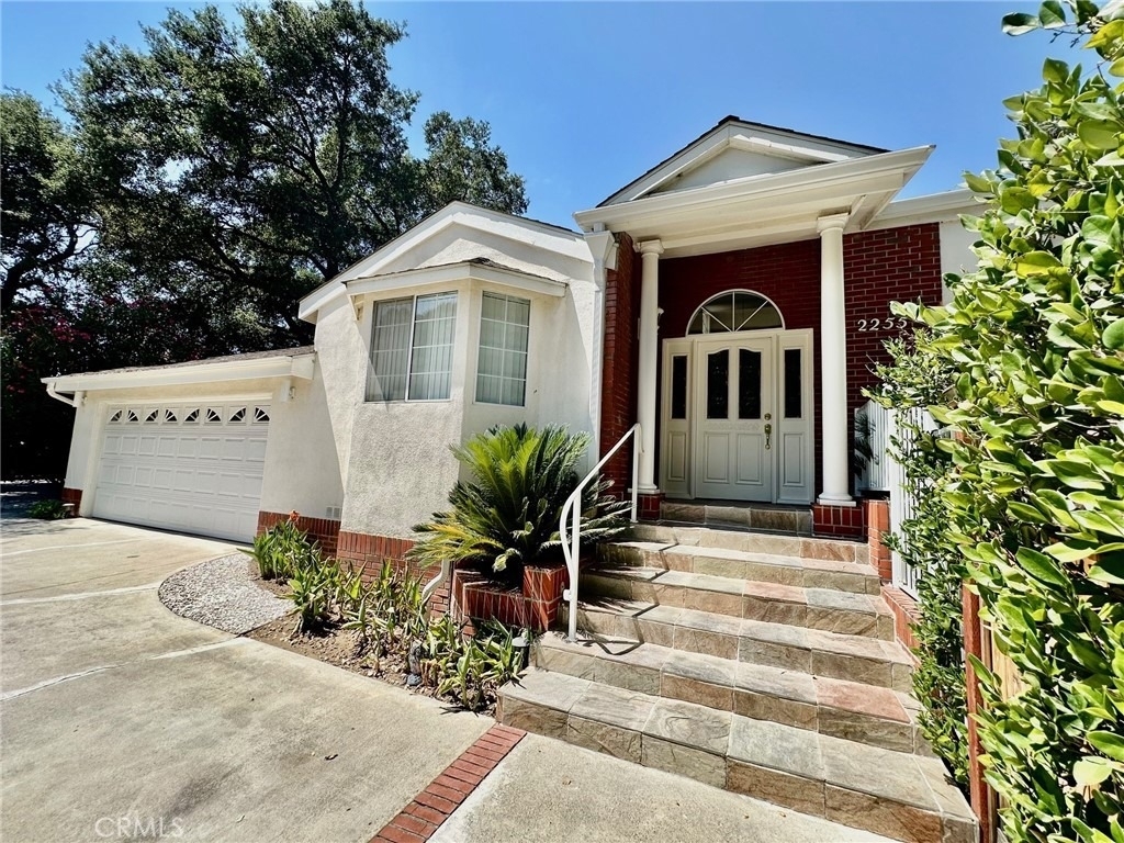 2255 E Chevy Chase Drive - Photo 36