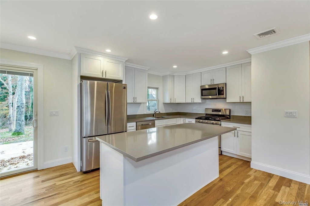 51 Ocean Avenue - Photo 3