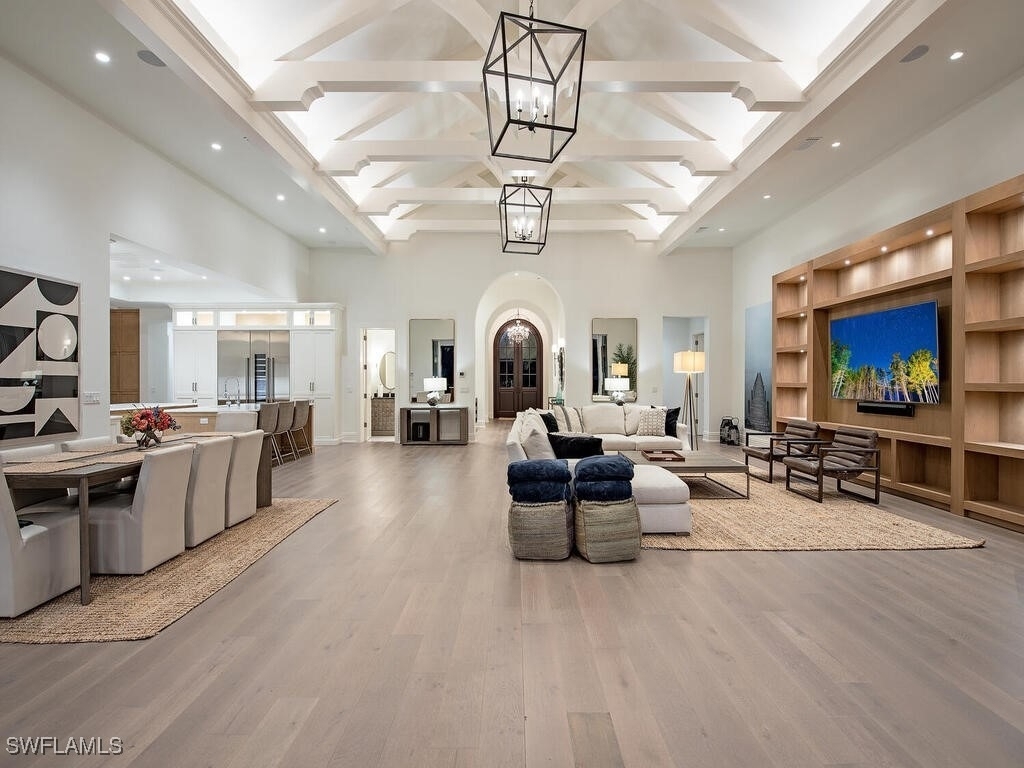 740 Banyan Boulevard - Photo 3