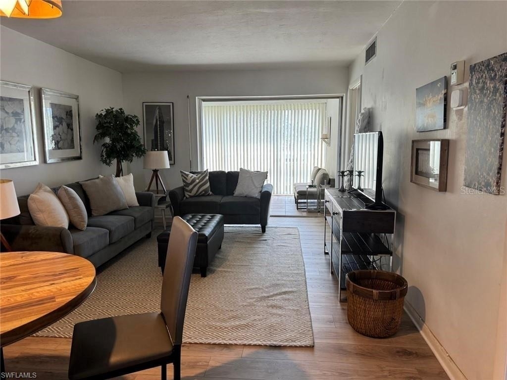 1900 Alamanda Drive - Photo 2