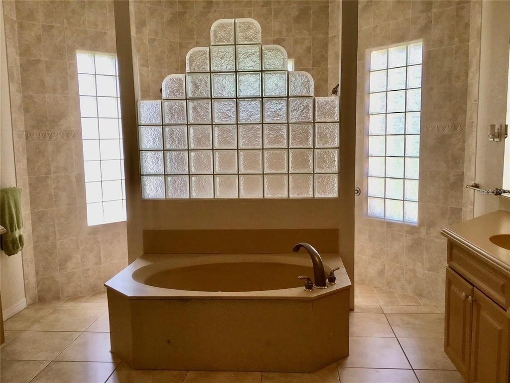 1292 W Hillsborough Boulevard - Photo 14